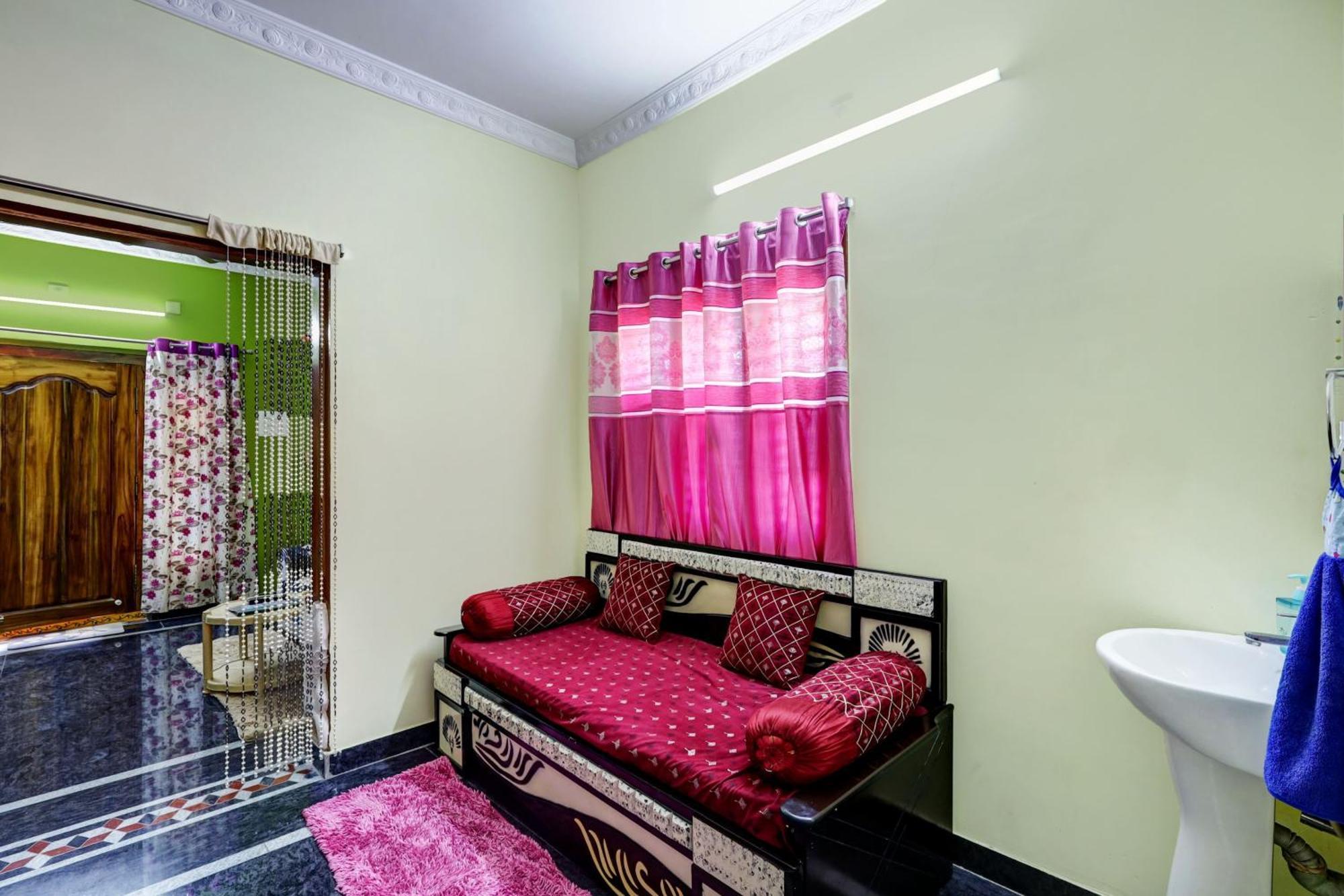 Sri Sakthi Home Stay - Beyond The Expectations- 10 To 15 Minutes Drive From Railway Station And Bus Station Тирупати Экстерьер фото