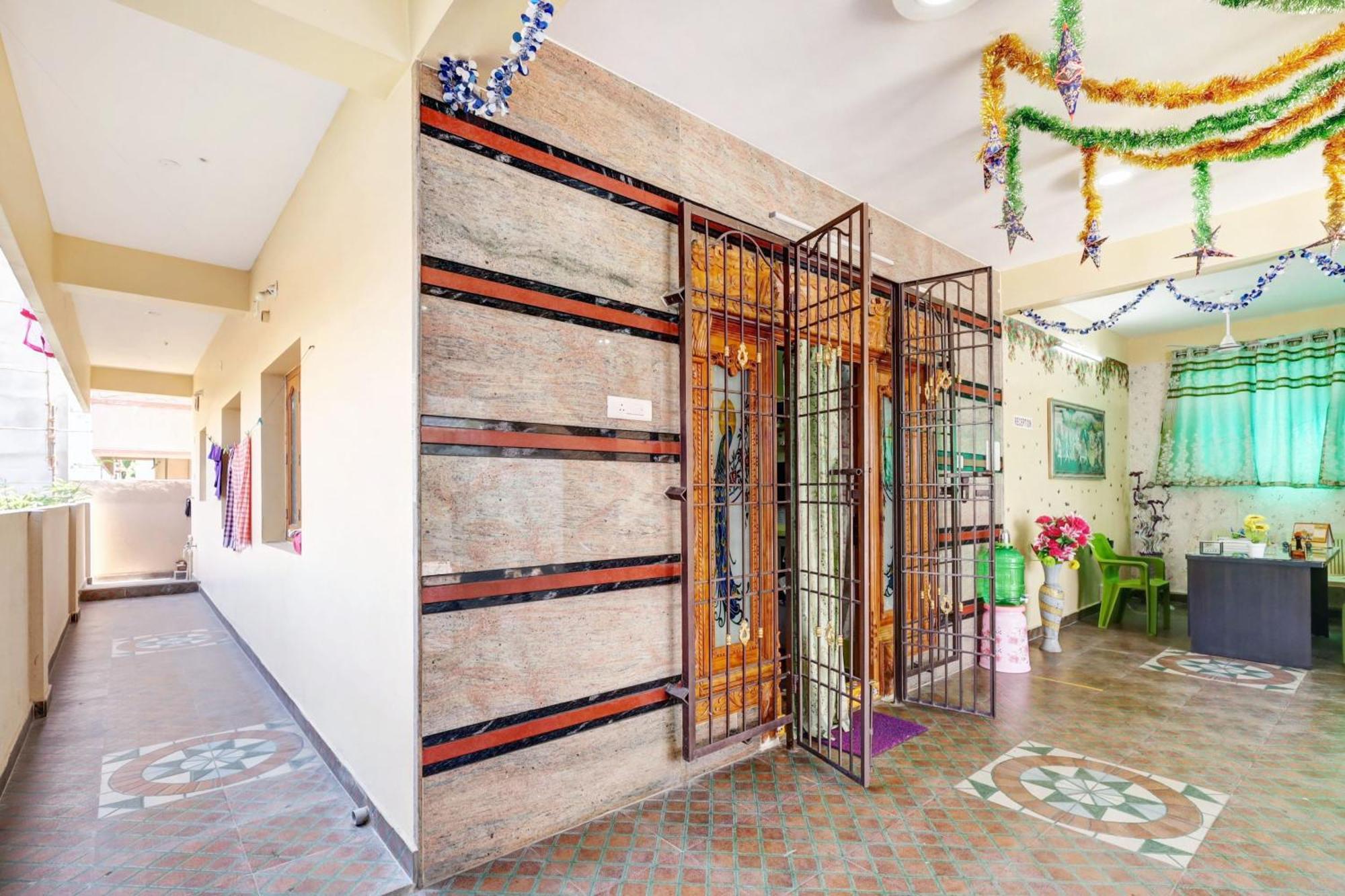 Sri Sakthi Home Stay - Beyond The Expectations- 10 To 15 Minutes Drive From Railway Station And Bus Station Тирупати Экстерьер фото